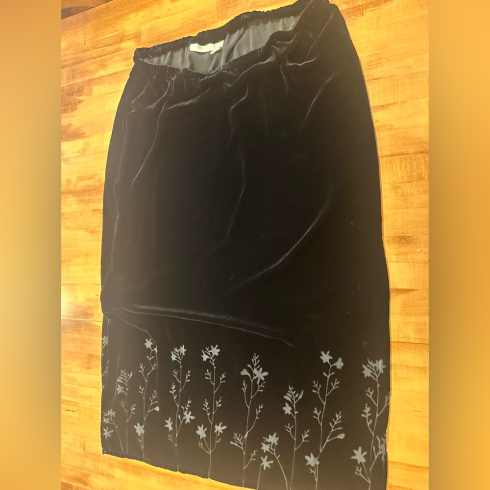 J. Jill Elegant Black Velvet Skirt with Burnout Floral Pattern, Lg